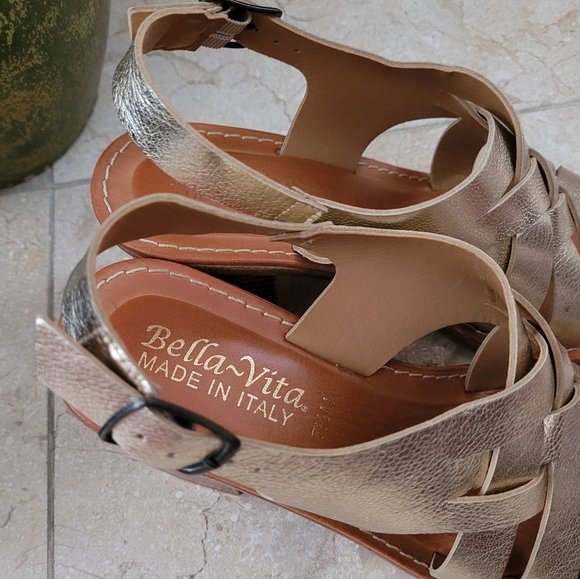 Bella Vita Sandals - Picture 6 of 10